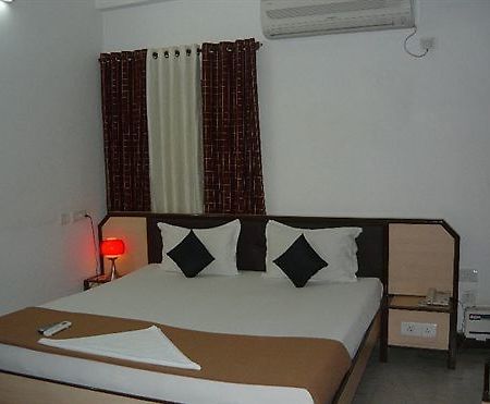 Humsika Inn Hyderabad Exterior foto